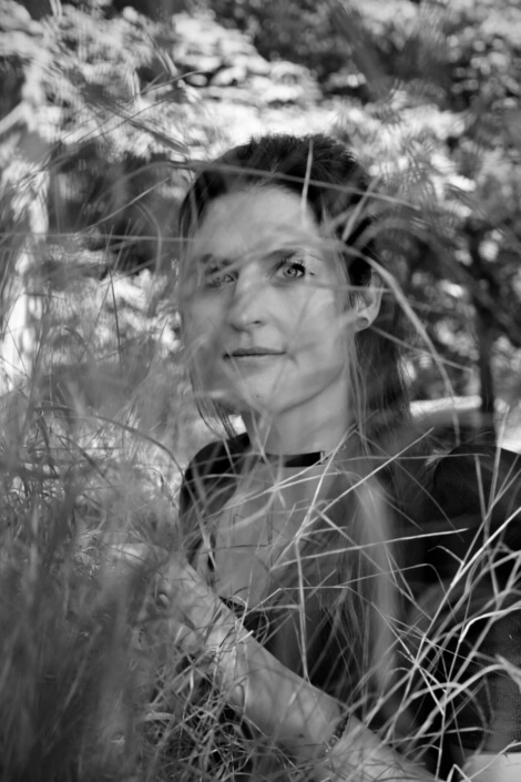 Eckhard Ischebeck - Zwischen den Gräsern